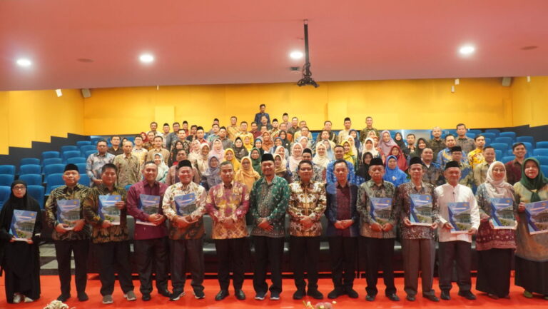 Melalui Penyerahan SK Kaprodi dan Sekprodi, Rektor UIN Raden Fatah Tegaskan Komitmen Menuju World Class University